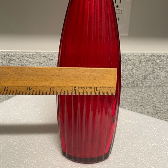 Mod Dep Beautiful Red Ribbed Decanter small round opening & small oval base Jar - Picture 5 of 10